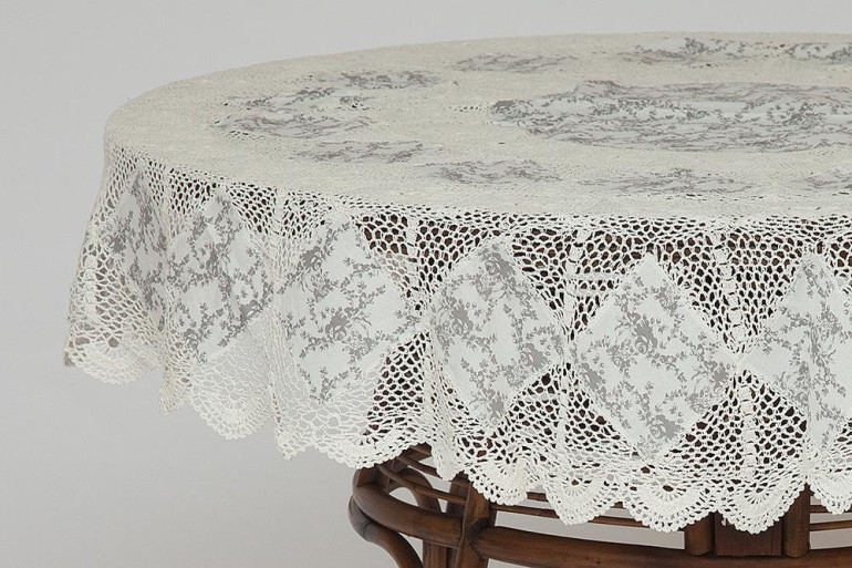 Подарочный комплект: скатерть (ручная вязка) + салфетки Secret De Maison «Courvoisier» (Курвазье) (Скатерть: D 150см. + 4 салфетки: 40см x 40см.)