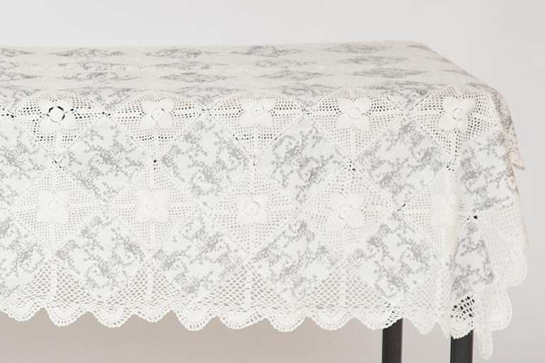 Подарочный комплект: скатерть (ручная вязка) + салфетки Secret De Maison «Courvoisier» (Курвазье) (Скатерть: 150 xсм 250см. + 6 салфеток: 40см x 40см.)