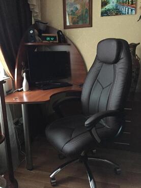 Кресло «Босс люкс» (Boss lux) (Искусственная чёрная кожа + Искусственная коричневая перфорированная кожа) в Санкт-Петербурге фото покупателя №2