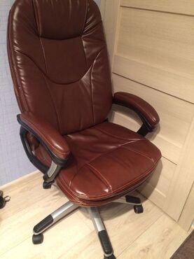 Кресло «Босс люкс» (Boss lux) (Искусственная чёрная кожа + Искусственная коричневая перфорированная кожа) в Санкт-Петербурге фото покупателя №3